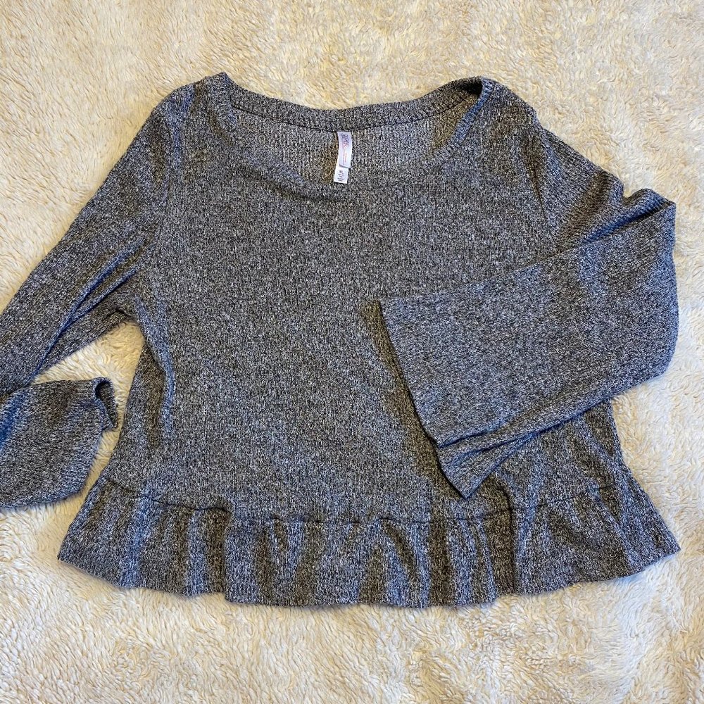 Bell-sleeved cozy peplum top